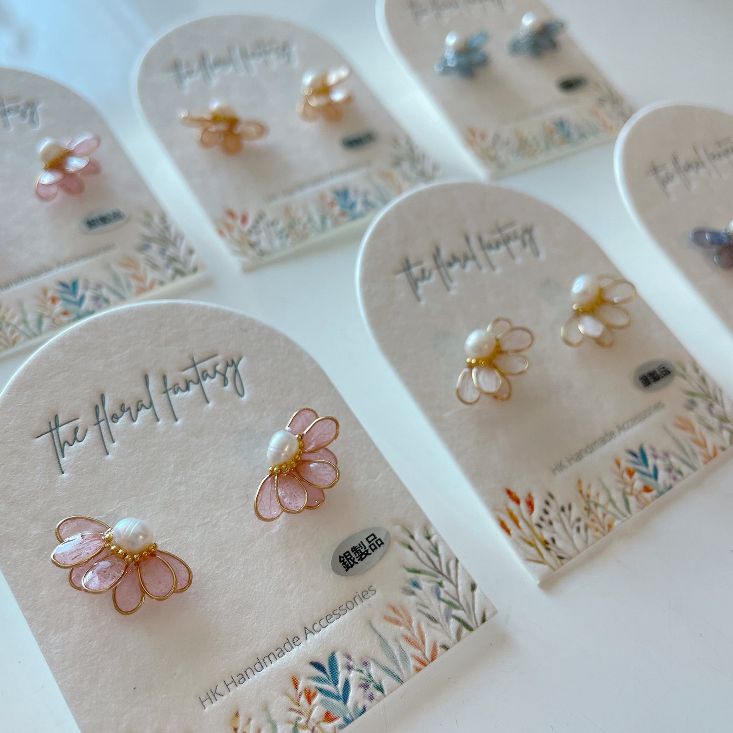 | FE31  𝔹𝔼𝕃𝕃𝕀𝕊|  銅線半瓣雛菊珍珠耳環