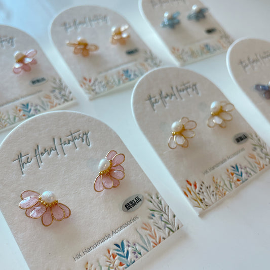 | FE31  𝔹𝔼𝕃𝕃𝕀𝕊|  銅線半瓣雛菊珍珠耳環